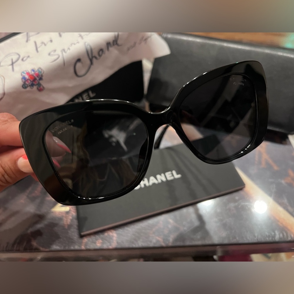 SOLD - 🕶️ CHANEL CH5422B Black Logo Sunglasses - Picture 7 of 10